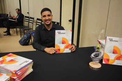 Lançamento do Livro 10 anos da Rede de Parcerias - dia 02-06-2025 (173).JPG