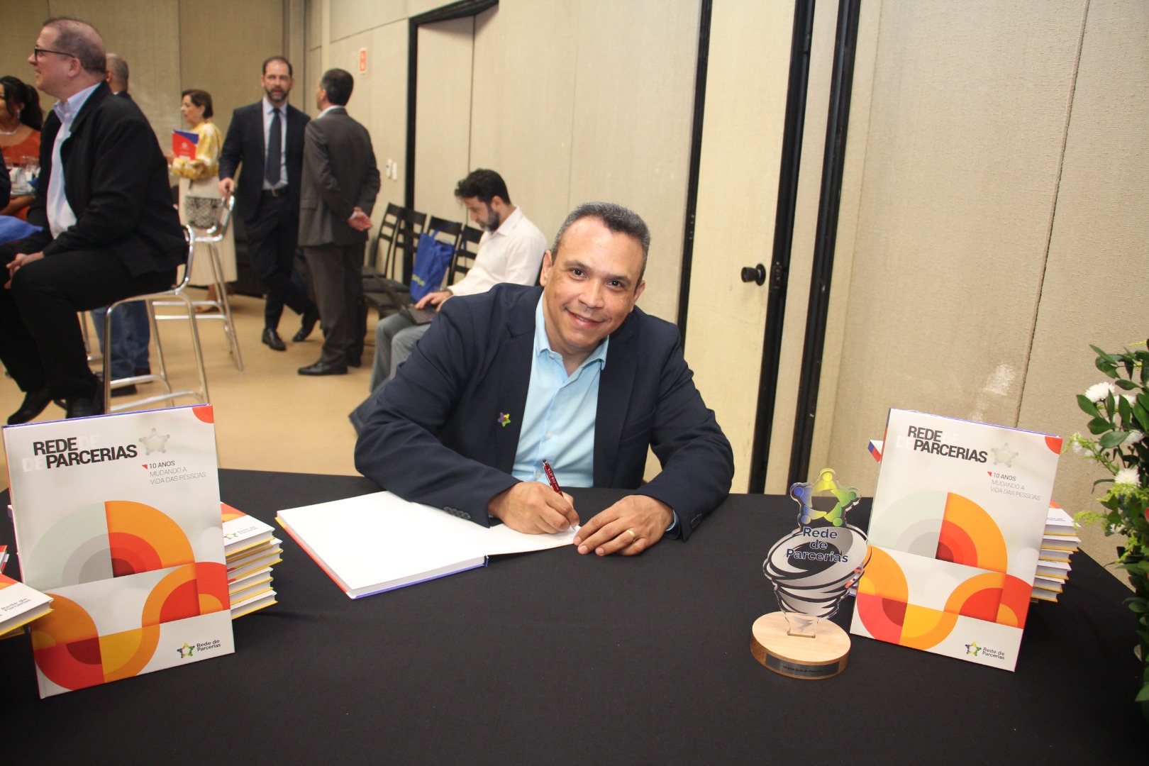 Lançamento do Livro 10 anos da Rede de Parcerias - dia 02-06-2025 (182).JPG