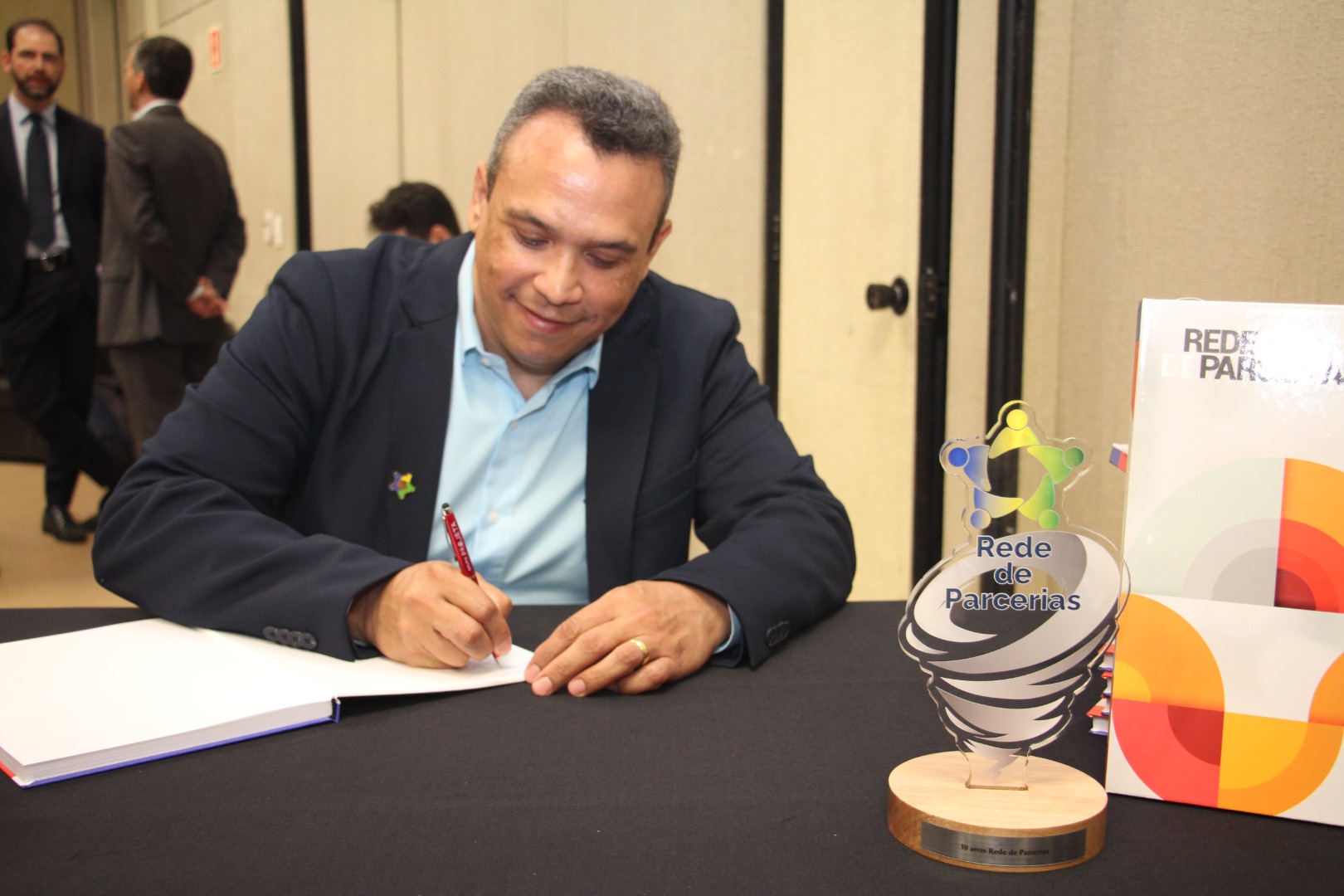 Lançamento do Livro 10 anos da Rede de Parcerias - dia 02-06-2025 (183).JPG