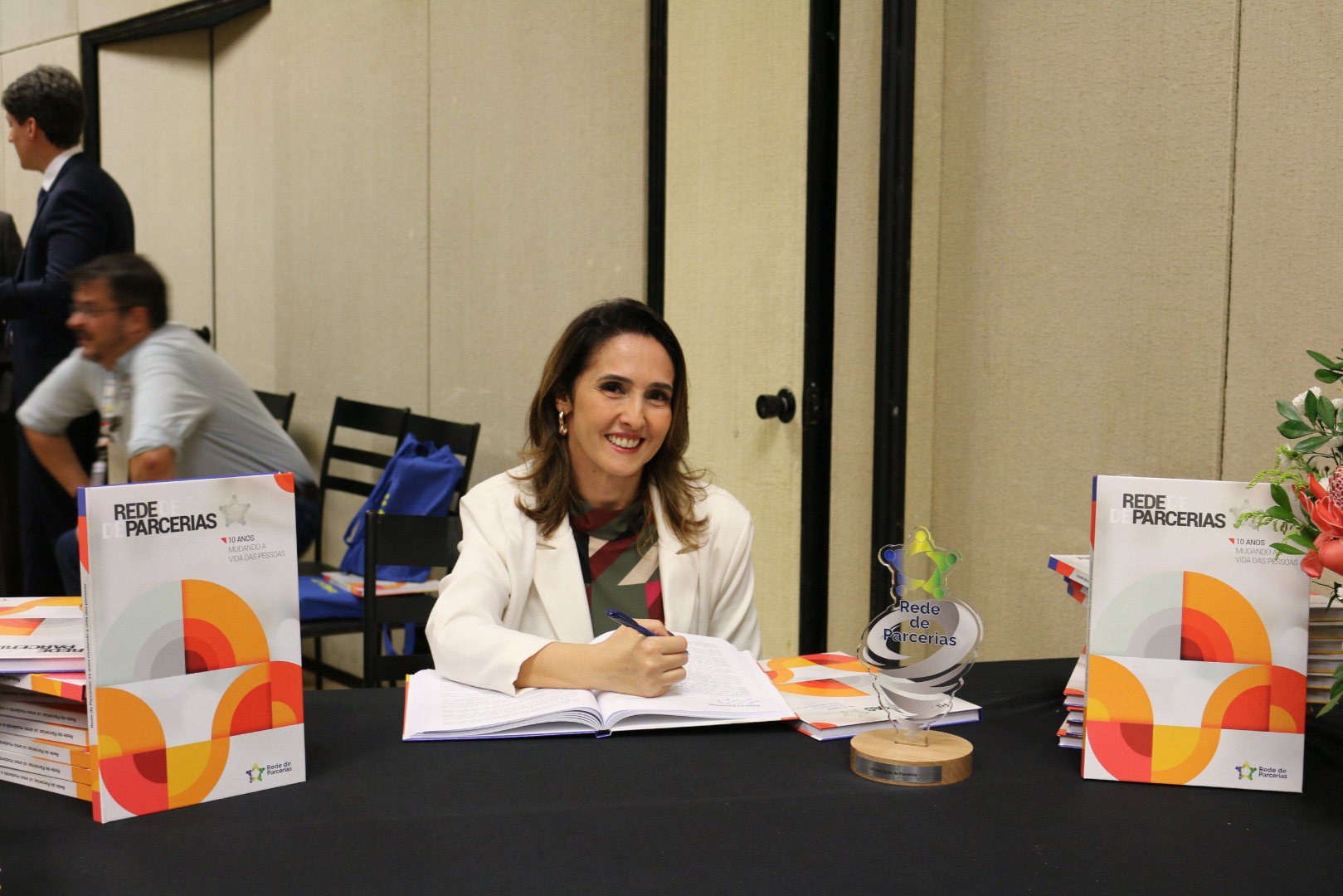 Lançamento do Livro 10 anos da Rede de Parcerias - dia 02-06-2025 (189).JPG