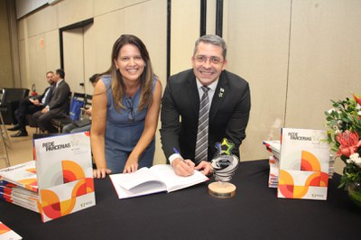 Lançamento do Livro 10 anos da Rede de Parcerias - dia 02-06-2025 (191).JPG