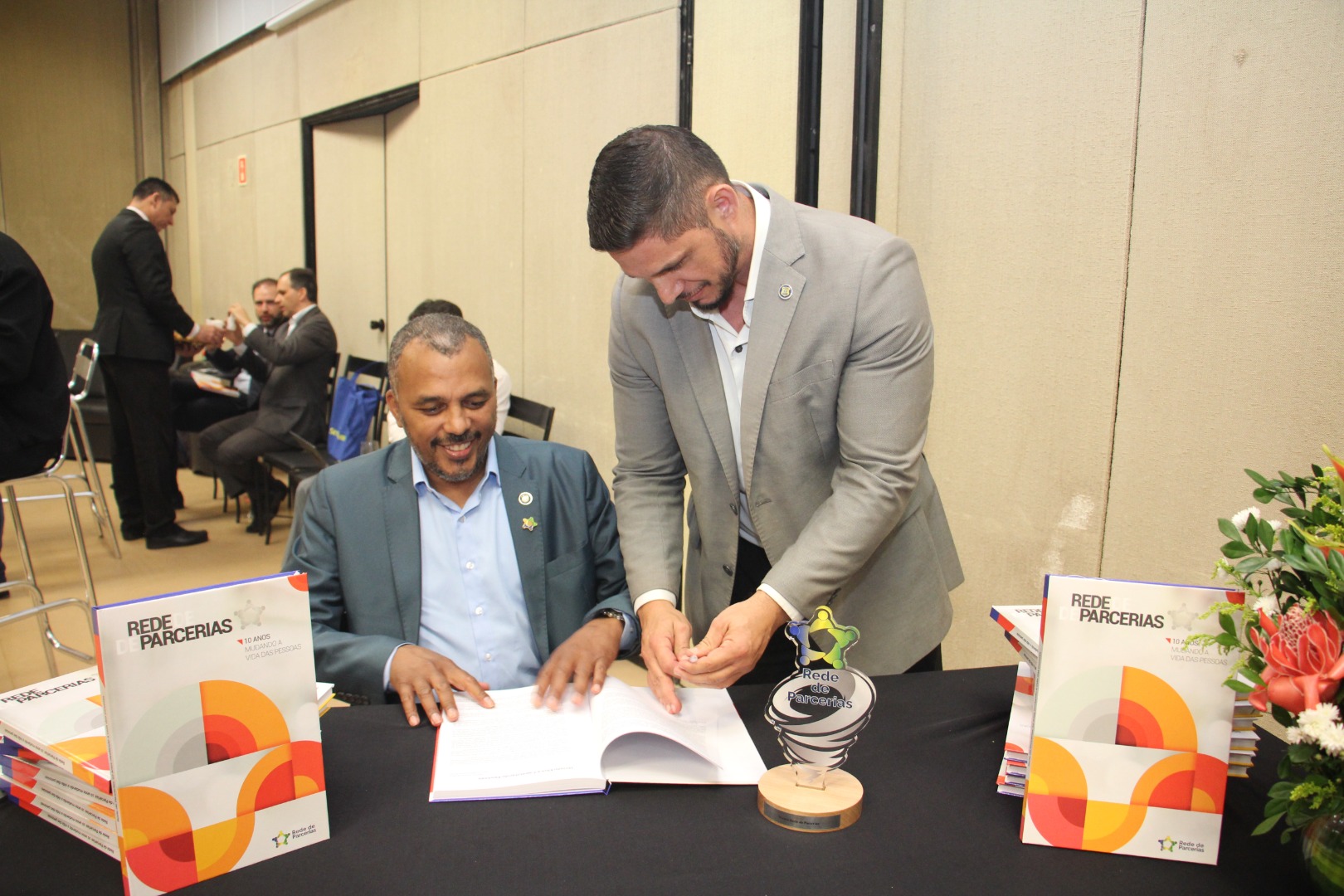 Lançamento do Livro 10 anos da Rede de Parcerias - dia 02-06-2025 (193).JPG