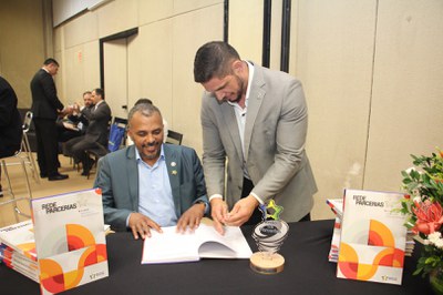 Lançamento do Livro 10 anos da Rede de Parcerias - dia 02-06-2025 (193).JPG