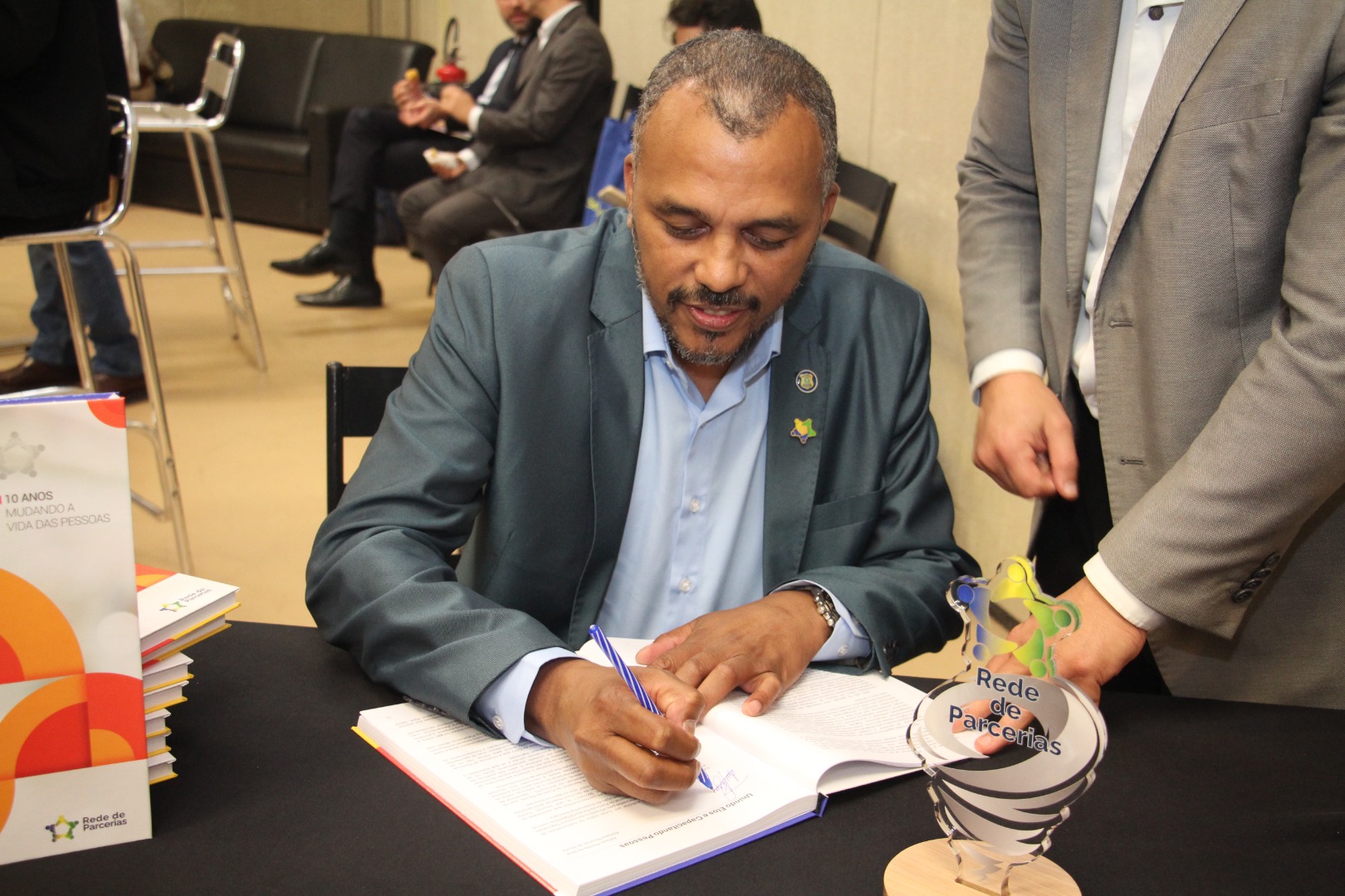 Lançamento do Livro 10 anos da Rede de Parcerias - dia 02-06-2025 (194).JPG