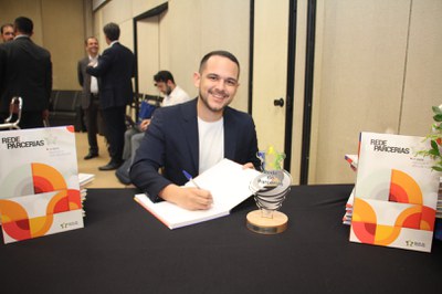 Lançamento do Livro 10 anos da Rede de Parcerias - dia 02-06-2025 (203).JPG