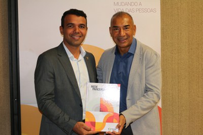 Lançamento do Livro 10 anos da Rede de Parcerias - dia 02-06-2025 (206).JPG