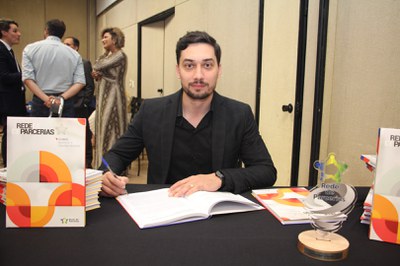 Lançamento do Livro 10 anos da Rede de Parcerias - dia 02-06-2025 (244).JPG