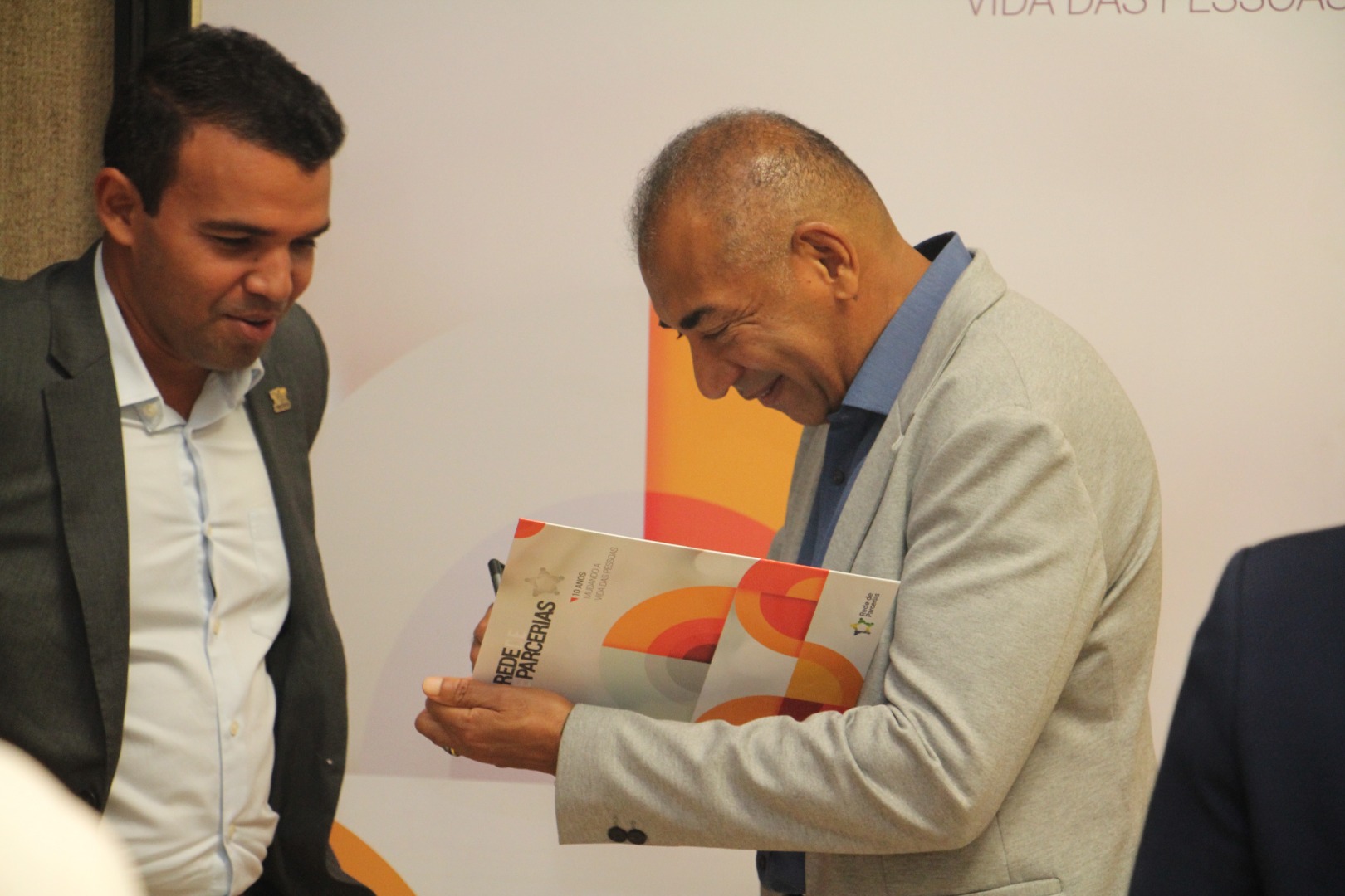 Lançamento do Livro 10 anos da Rede de Parcerias - dia 02-06-2025 (248).JPG