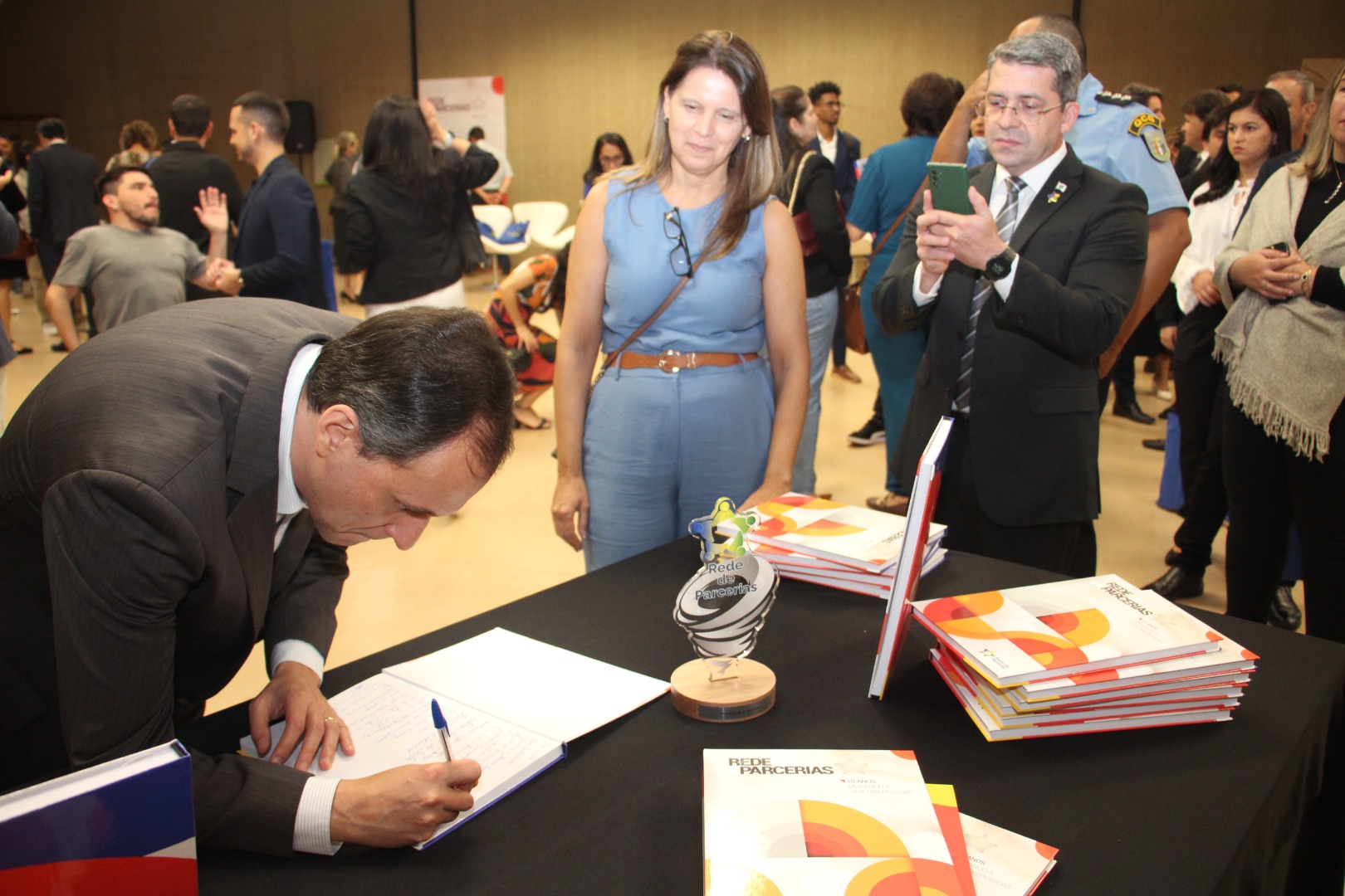 Lançamento do Livro 10 anos da Rede de Parcerias - dia 02-06-2025 (308).JPG
