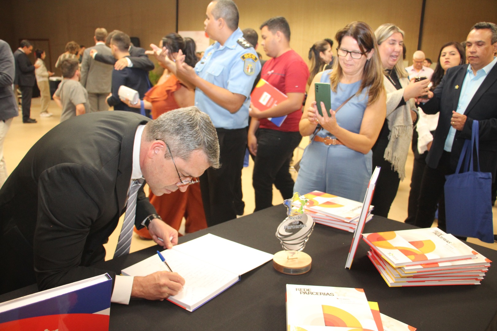 Lançamento do Livro 10 anos da Rede de Parcerias - dia 02-06-2025 (310).JPG