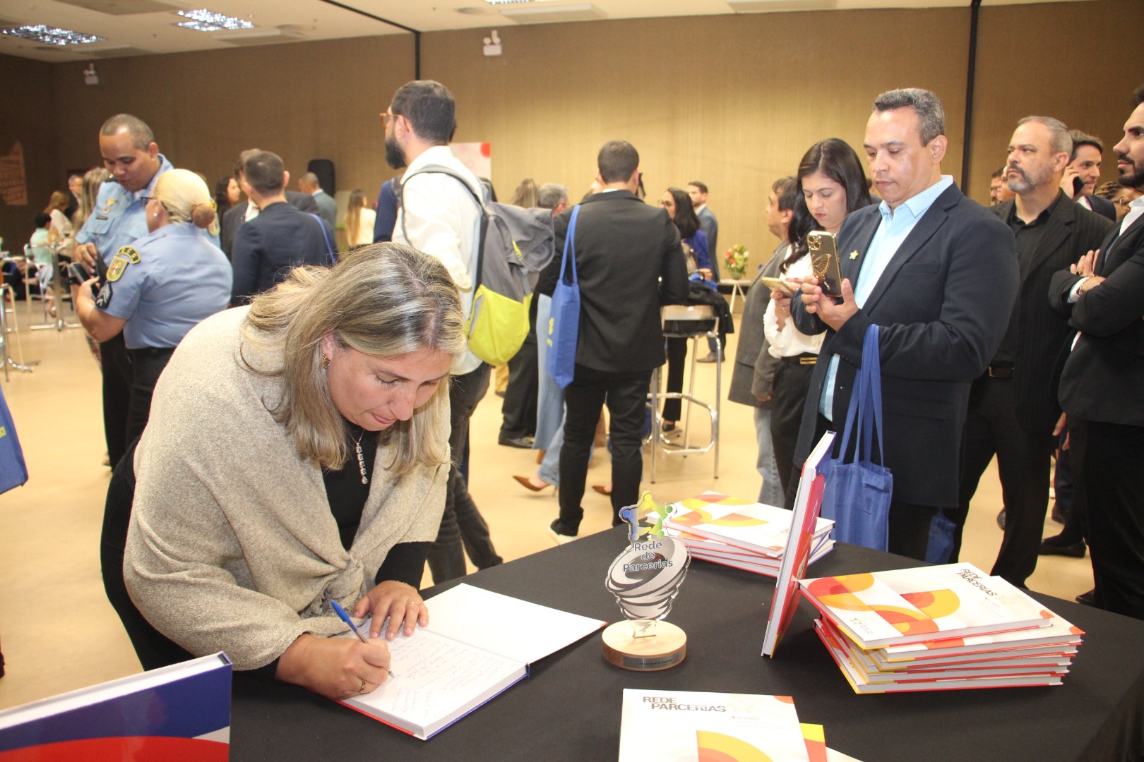 Lançamento do Livro 10 anos da Rede de Parcerias - dia 02-06-2025 (311).JPG