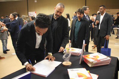 Lançamento do Livro 10 anos da Rede de Parcerias - dia 02-06-2025 (314).JPG