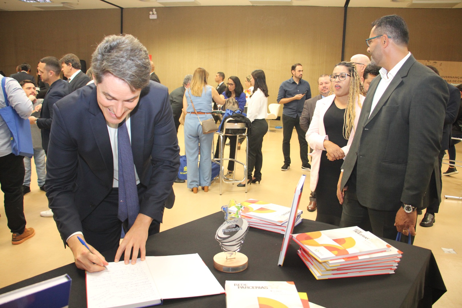 Lançamento do Livro 10 anos da Rede de Parcerias - dia 02-06-2025 (316).JPG