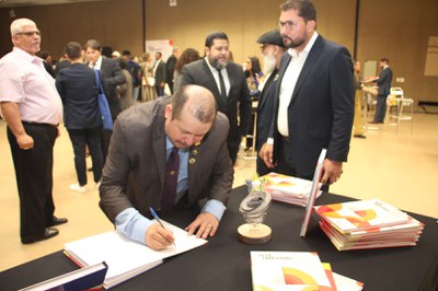 Lançamento do Livro 10 anos da Rede de Parcerias - dia 02-06-2025 (320).JPG