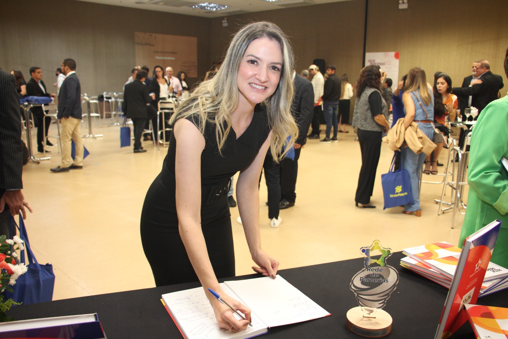 Lançamento do Livro 10 anos da Rede de Parcerias - dia 02-06-2025 (325).JPG