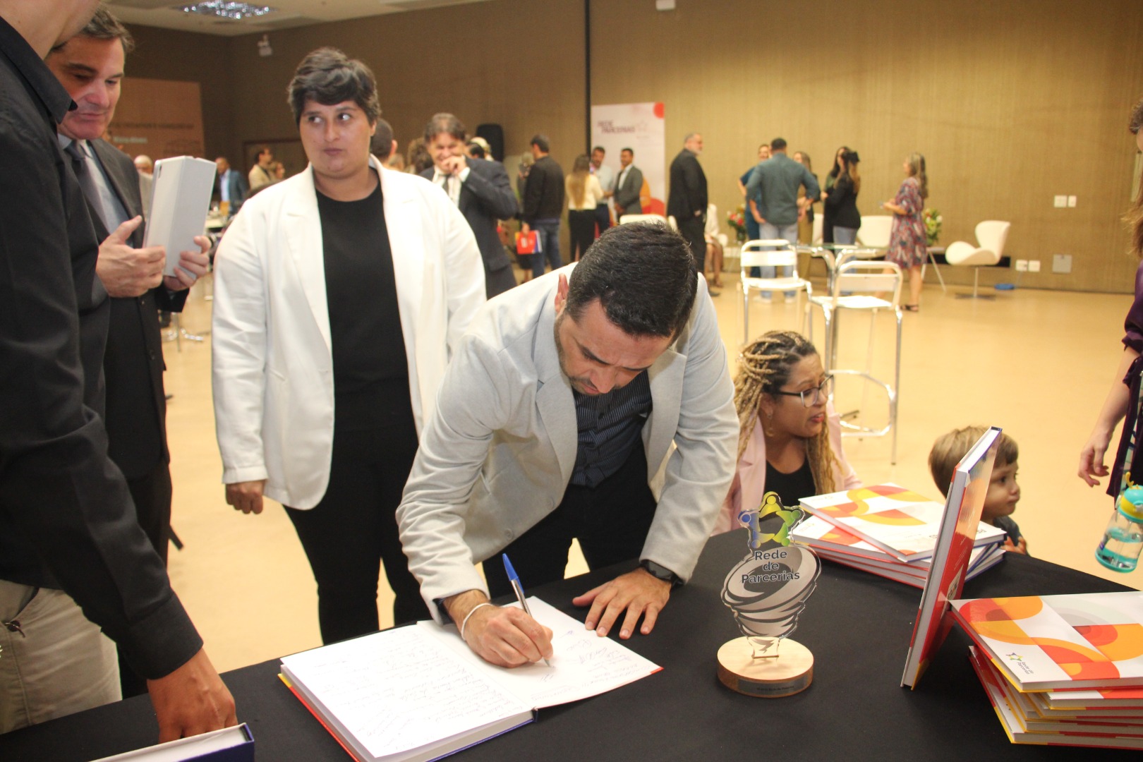 Lançamento do Livro 10 anos da Rede de Parcerias - dia 02-06-2025 (327).JPG