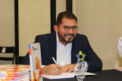 Lançamento do Livro 10 anos da Rede de Parcerias - dia 02-06-2025 (38).JPG