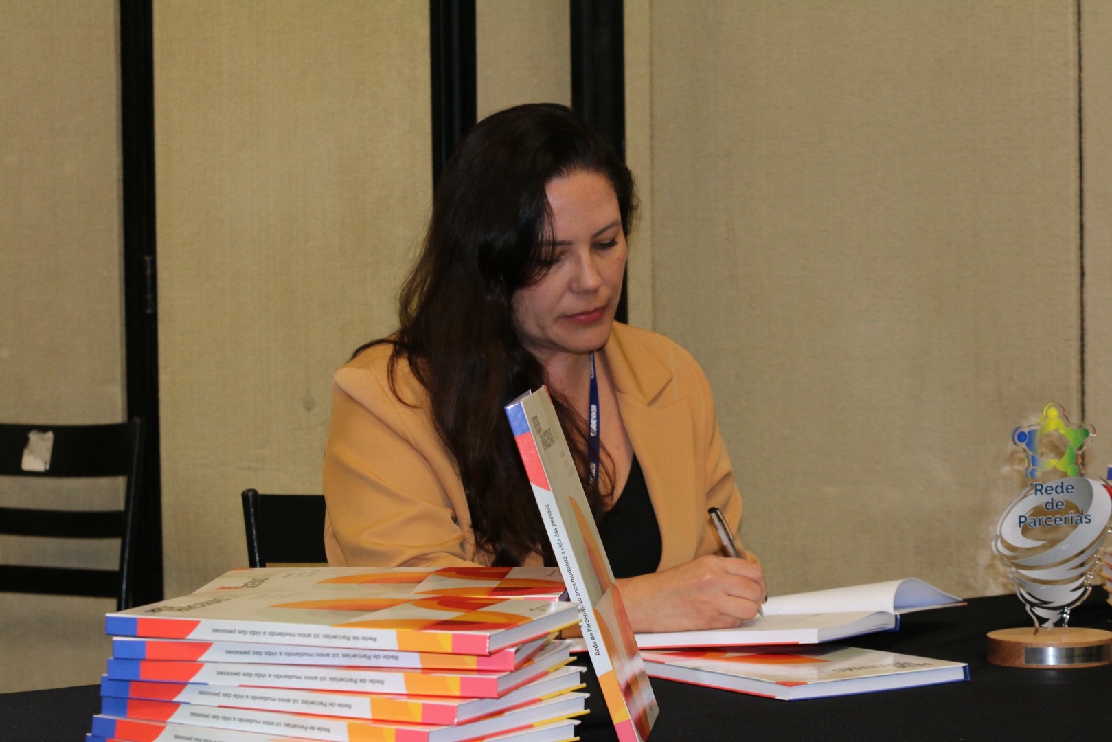 Lançamento do Livro 10 anos da Rede de Parcerias - dia 02-06-2025 (43).JPG