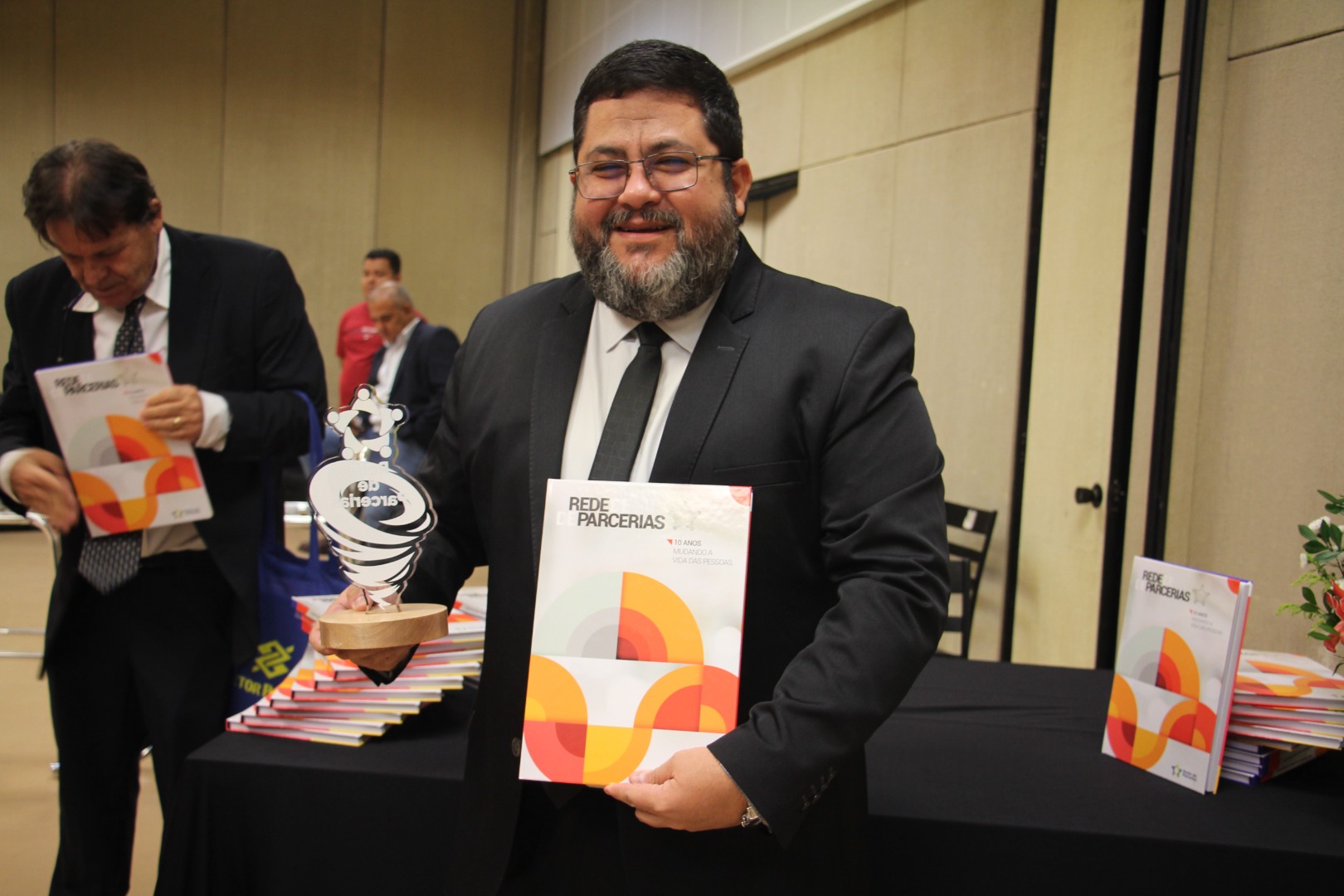 Lançamento do Livro 10 anos da Rede de Parcerias - dia 02-06-2025 (51).JPG