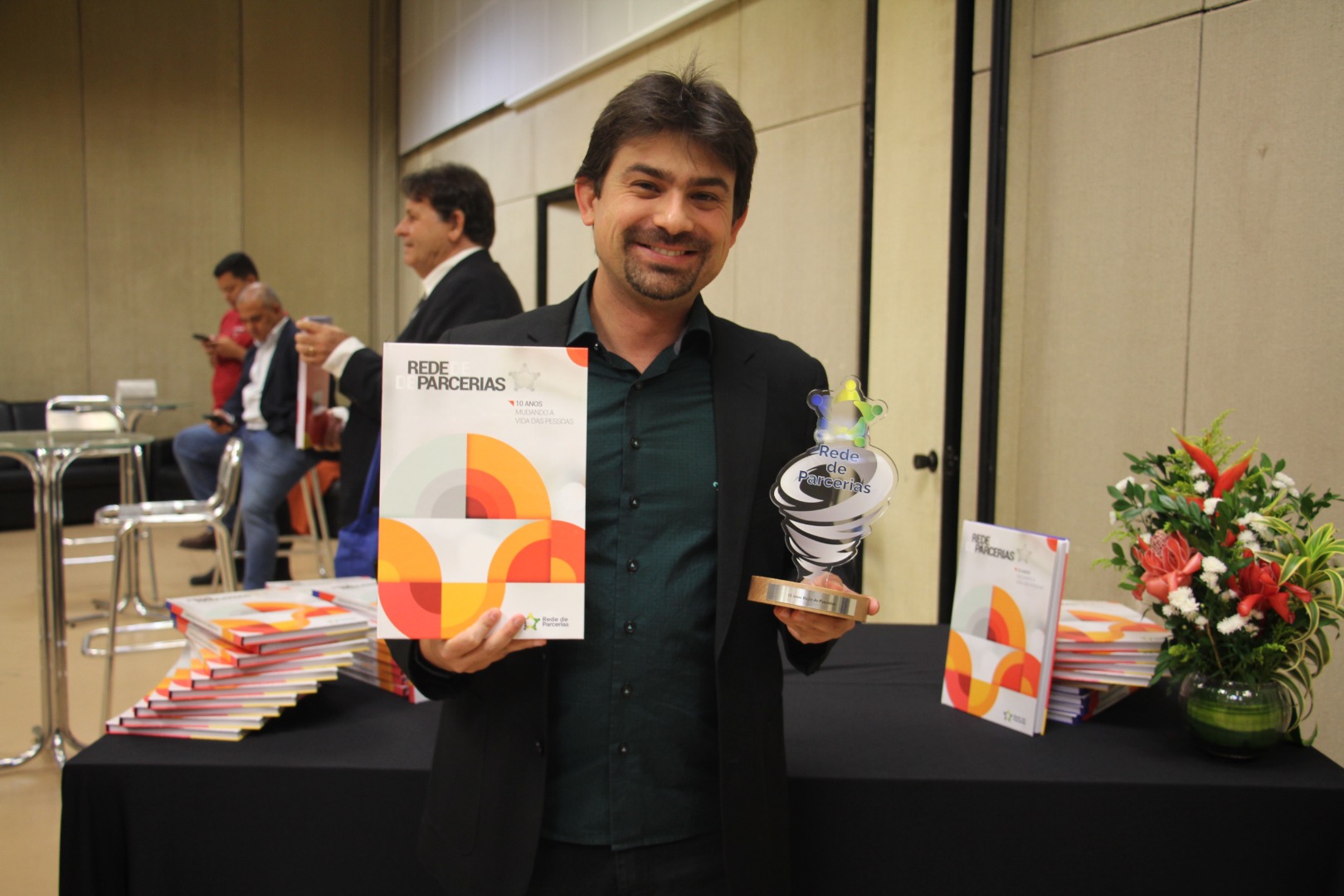 Lançamento do Livro 10 anos da Rede de Parcerias - dia 02-06-2025 (54).JPG