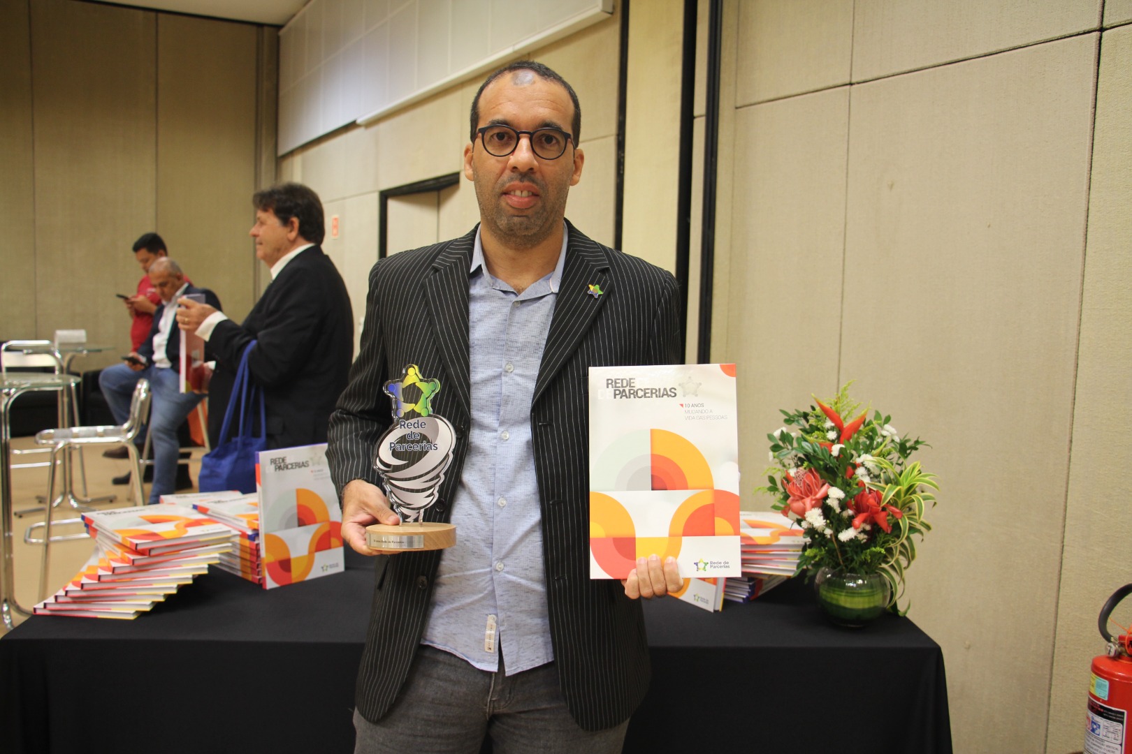 Lançamento do Livro 10 anos da Rede de Parcerias - dia 02-06-2025 (56).JPG