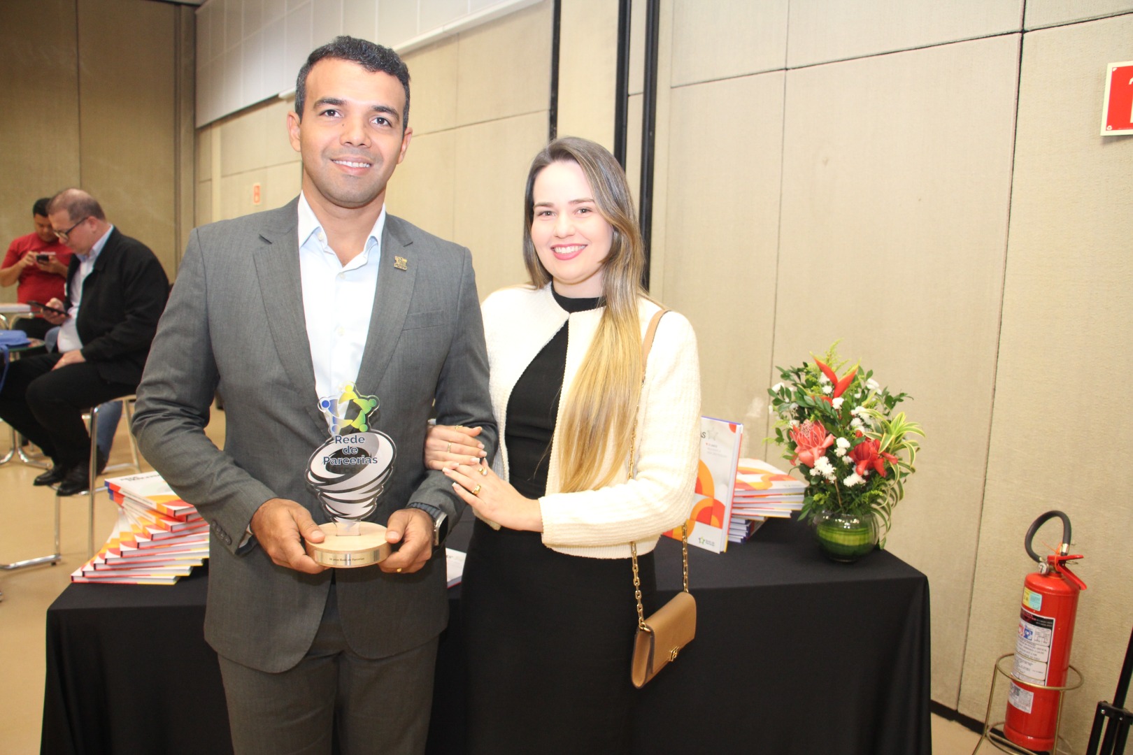 Lançamento do Livro 10 anos da Rede de Parcerias - dia 02-06-2025 (71).JPG