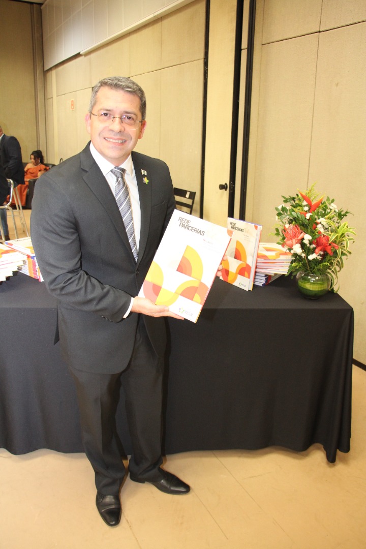 Lançamento do Livro 10 anos da Rede de Parcerias - dia 02-06-2025 (73).JPG