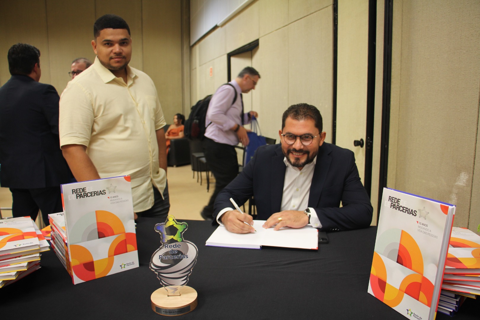 Lançamento do Livro 10 anos da Rede de Parcerias - dia 02-06-2025 (74).JPG