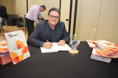 Lançamento do Livro 10 anos da Rede de Parcerias - dia 02-06-2025 (82).JPG