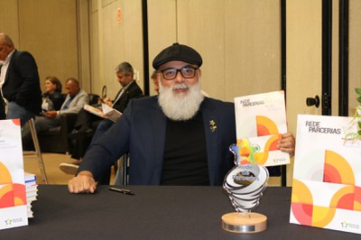 Lançamento do Livro 10 anos da Rede de Parcerias - dia 02-06-2025 (86).JPG