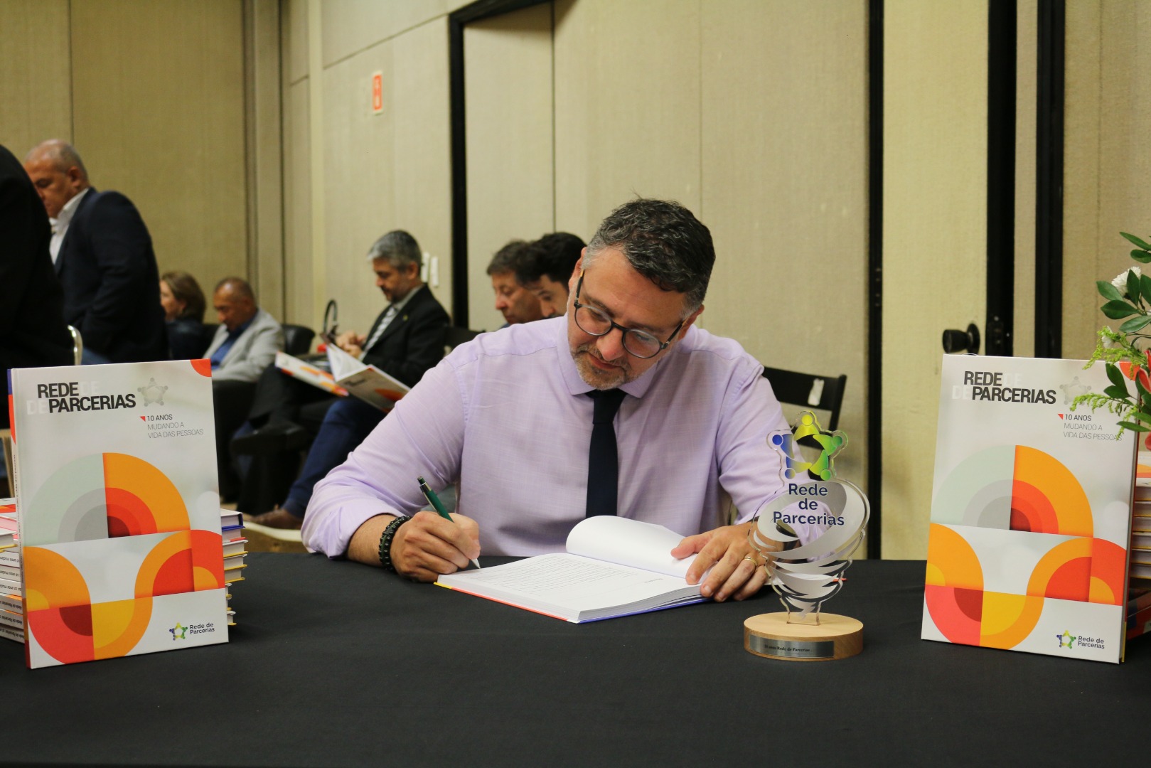 Lançamento do Livro 10 anos da Rede de Parcerias - dia 02-06-2025 (89).JPG