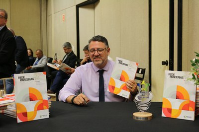 Lançamento do Livro 10 anos da Rede de Parcerias - dia 02-06-2025 (91).JPG