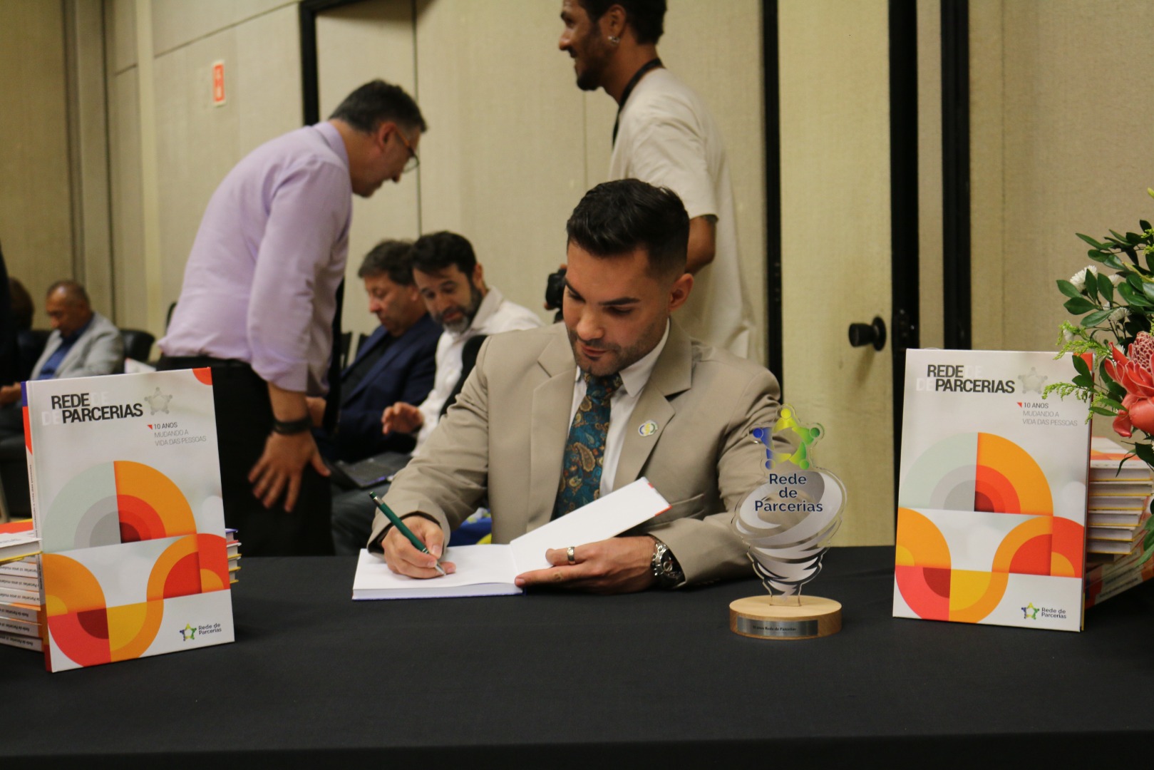 Lançamento do Livro 10 anos da Rede de Parcerias - dia 02-06-2025 (95).JPG