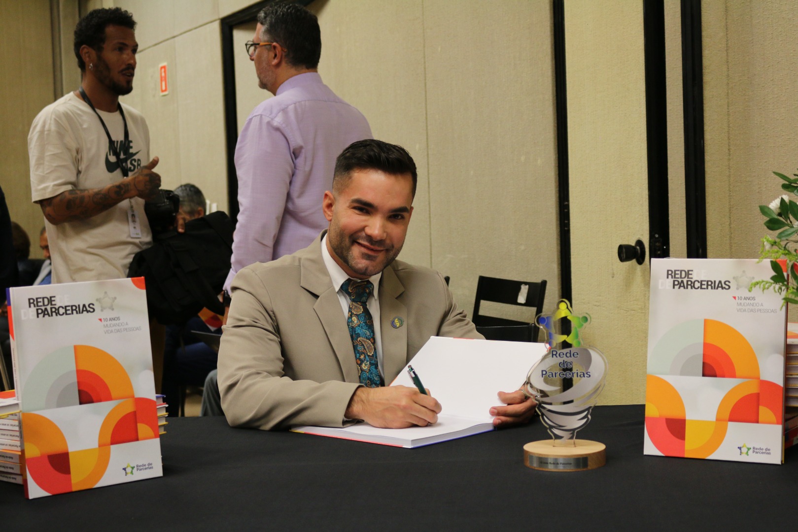 Lançamento do Livro 10 anos da Rede de Parcerias - dia 02-06-2025 (96).JPG