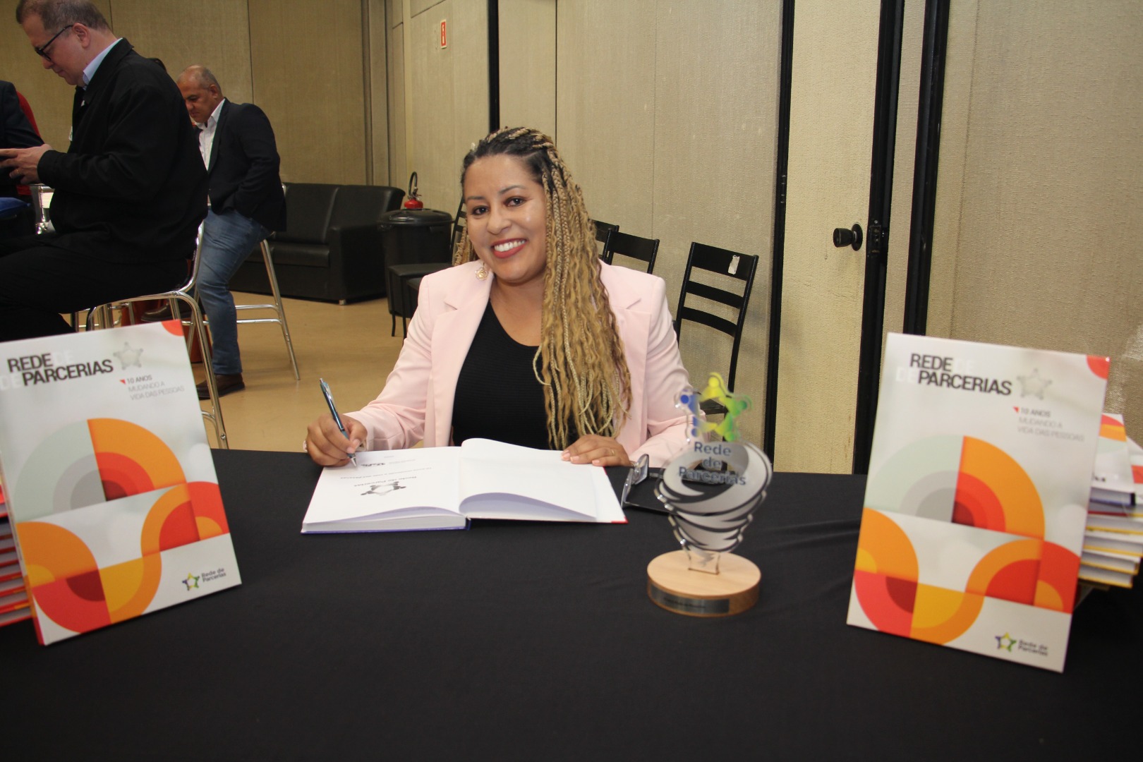 Lançamento do Livro 10 anos da Rede de Parcerias - dia 02-06-2025 (97).JPG
