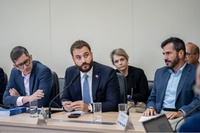 Senatran debate modernização da transferência de veículos com Detrans, em Brasília