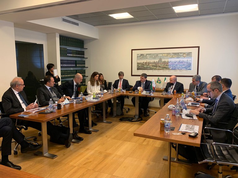 Reunião do ministro Tarcísio com operadores de infraestrutura na Itália