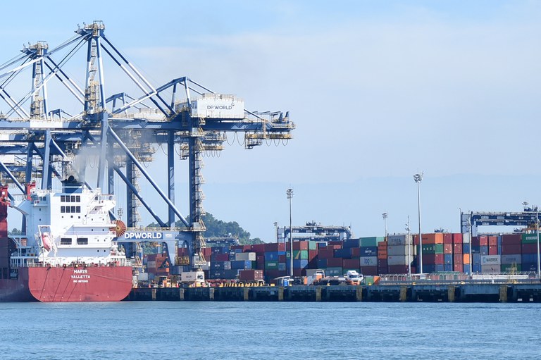 Porto de Santos recebeu investimentos públicos e privados em 2021