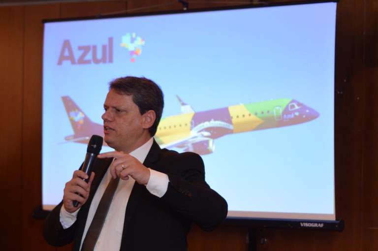 Ministro discursa em evento da Azul Linhas Aéreas