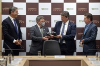 “Quem ganha é o usuário”, diz Tarcísio sobre reconhecimento internacional de projeto do DNIT