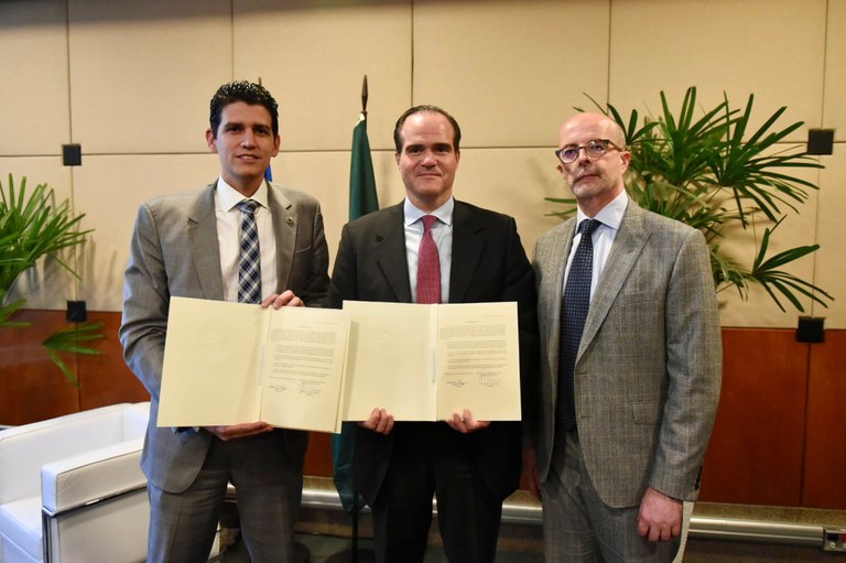 Ministro Marcelo Sampaio assinou ato protocolar com o BID