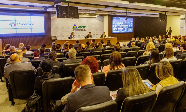 Reunião formalizou a entrada dos novos membros das câmaras temáticas do Contran
