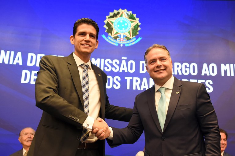 Marcelo Sampaio passou o cargo para Renan Filho em Brasília