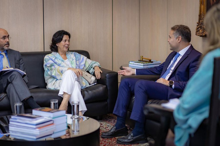 Ministro Renan Filho se reuniu com a embaixadora María del Mar Fernández-Palacios