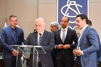 Ministro Márcio França assina cessão de área do Portos de Santos à Prefeitura