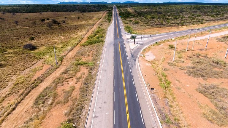 Governo Federal revitaliza 28 quilômetros da BR-428/PE