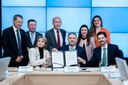Ministro Renan Filho assinou ordem de serviço para obras em rodovias goianas
