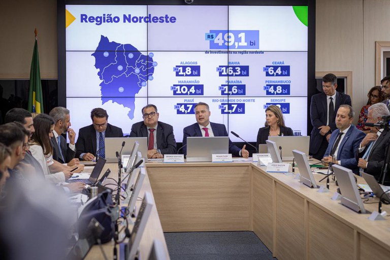 Em coletiva, ministro detalha investimentos em ferrovias e rodovias previstos no novo PAC