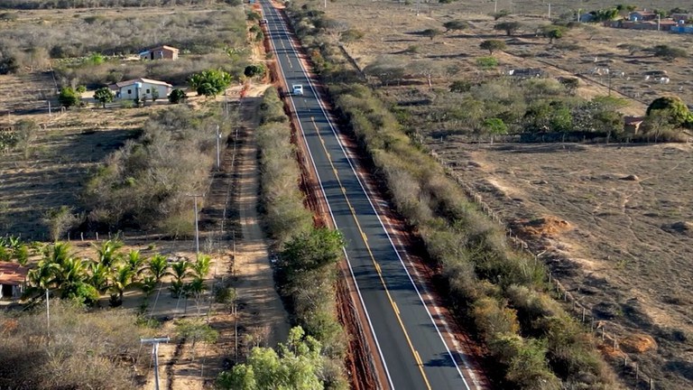 Com investimento de R$ 16 milhões, BR-122/BA tem 26,5 quilômetros recuperados