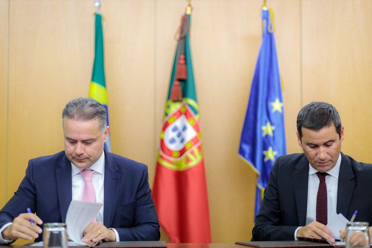 Assinatura de acordo biletaral ocorreu em Lisboa, após roadshow do Ministério dos Transportes